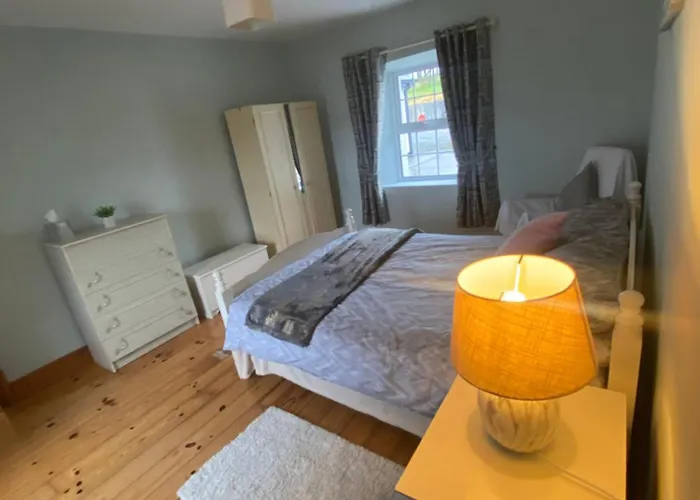Cheerful 3 Bedroom Country Farm House