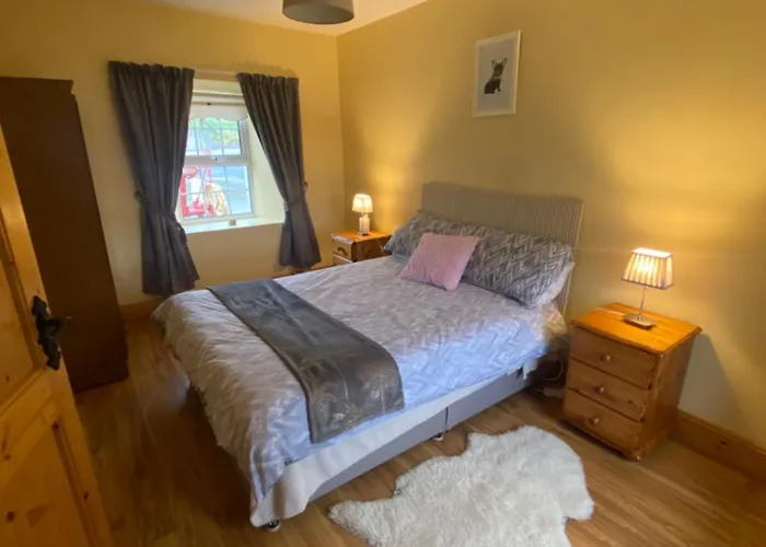 Cheerful 3 Bedroom Country Farm House